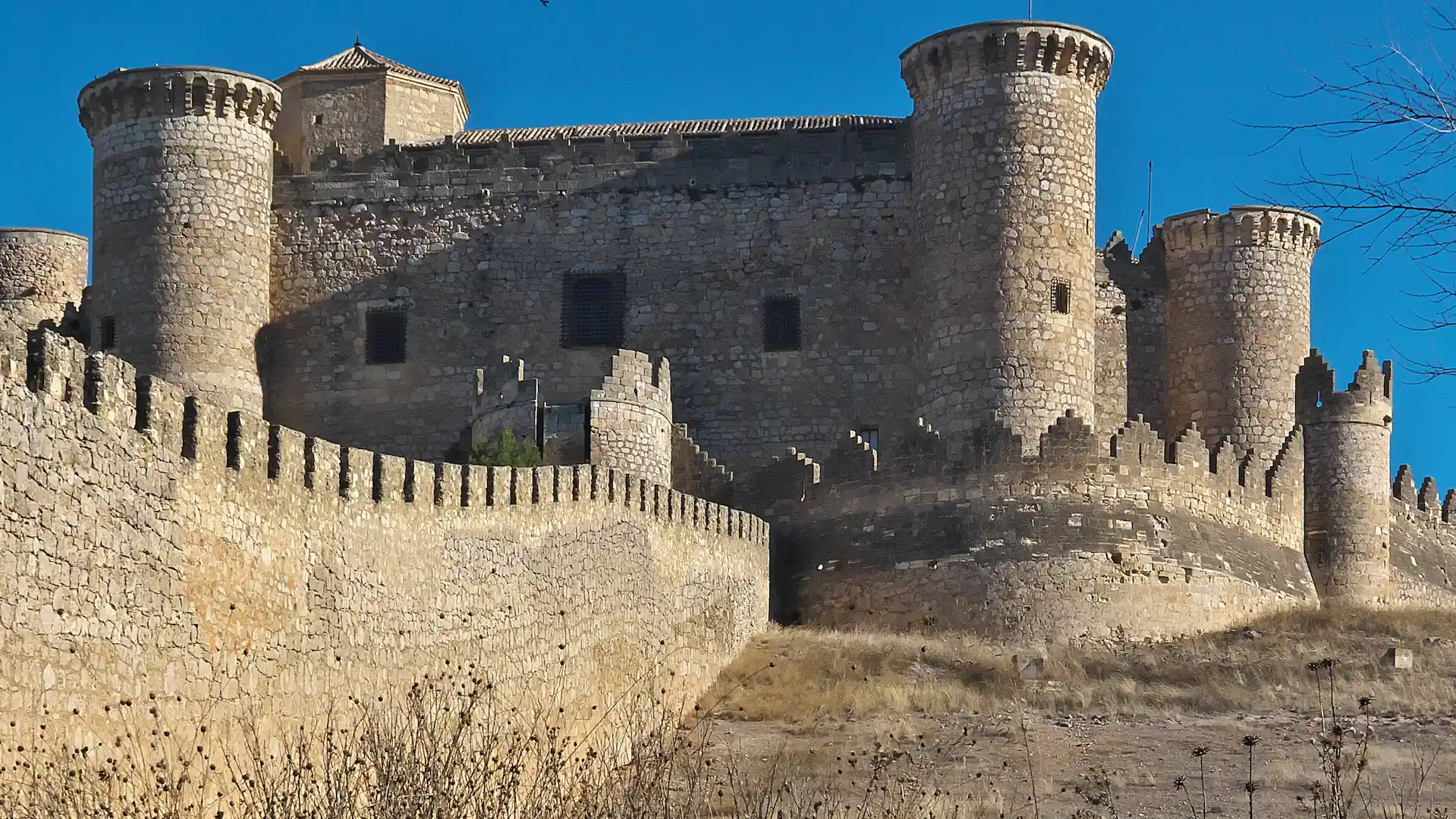 Castillo medieval bien conservado en Cuenca.