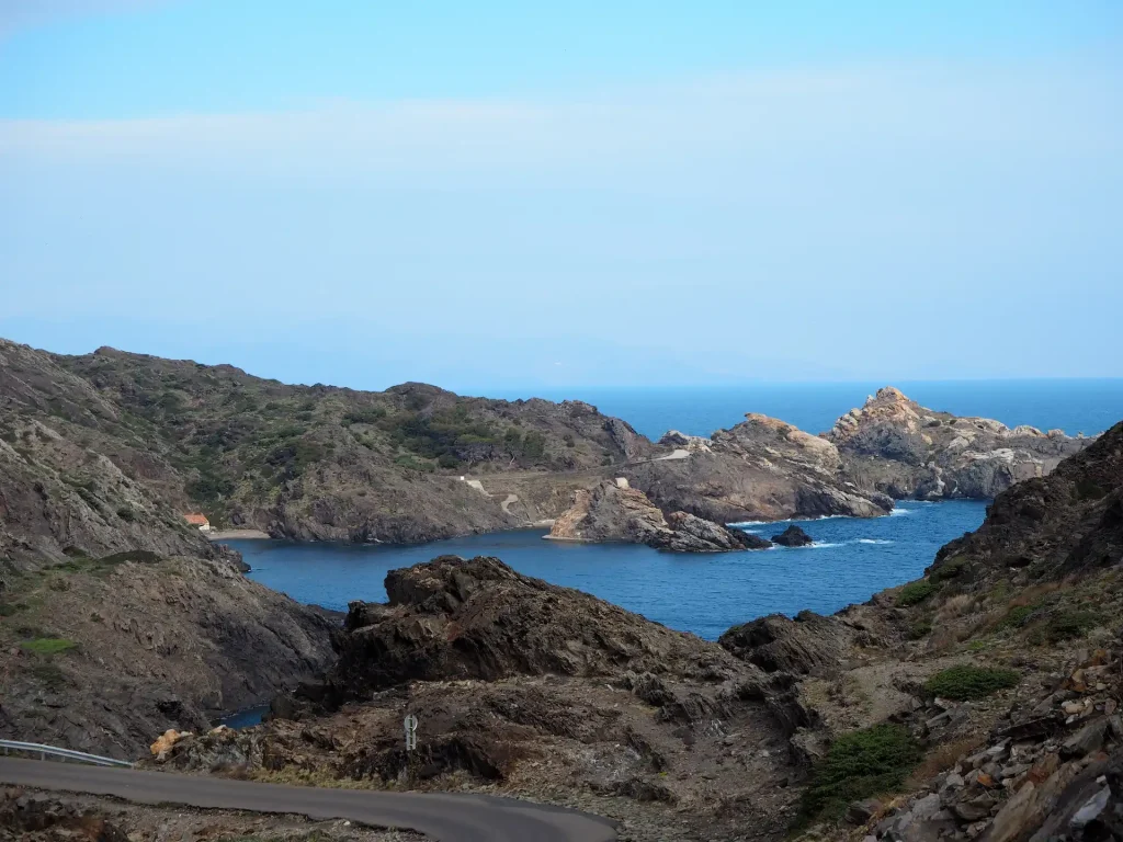 Acantilados y formaciones rocosas en el Cap de Creus, Girona