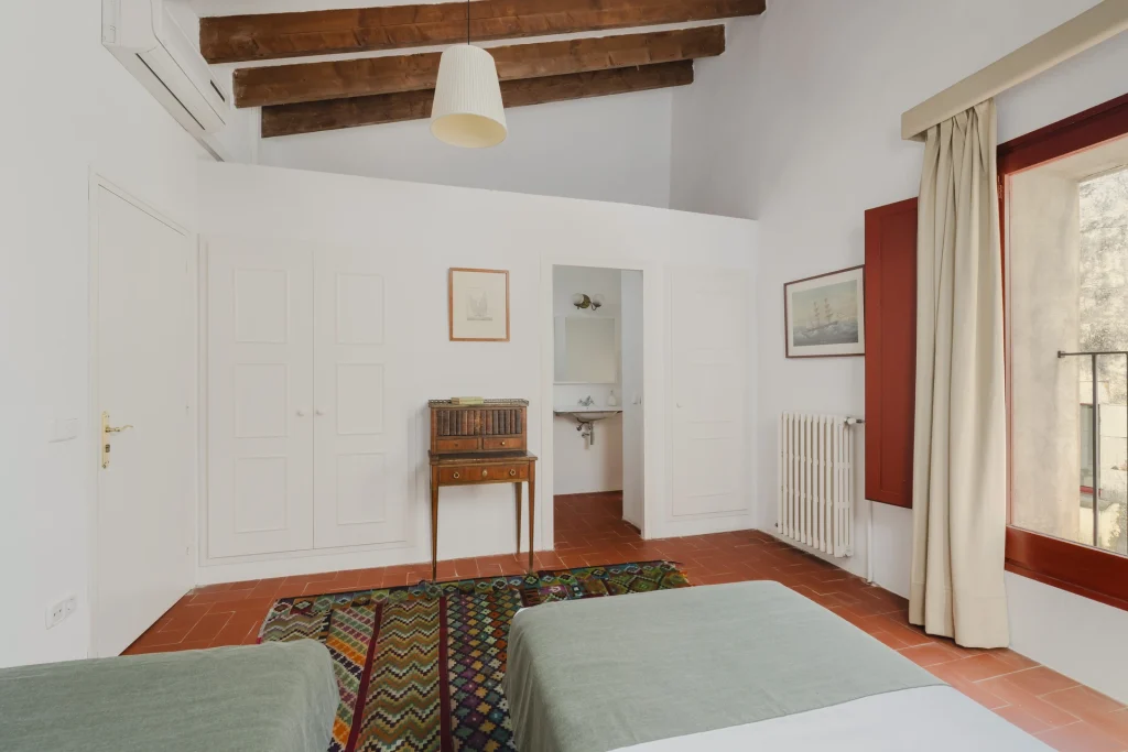 Dormitorio doble con cabecero tapizado